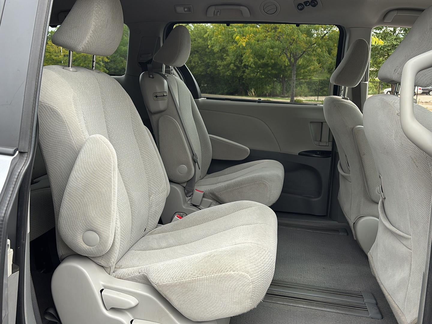 2011 Toyota Sienna LE AAS
