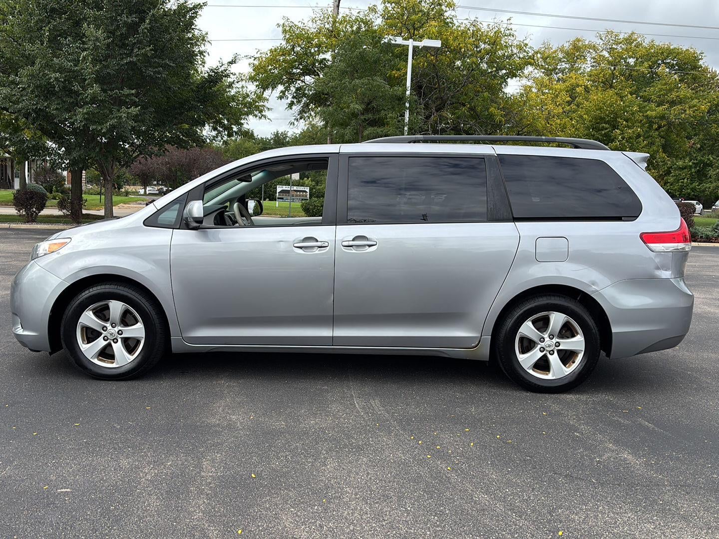 2011 Toyota Sienna LE AAS