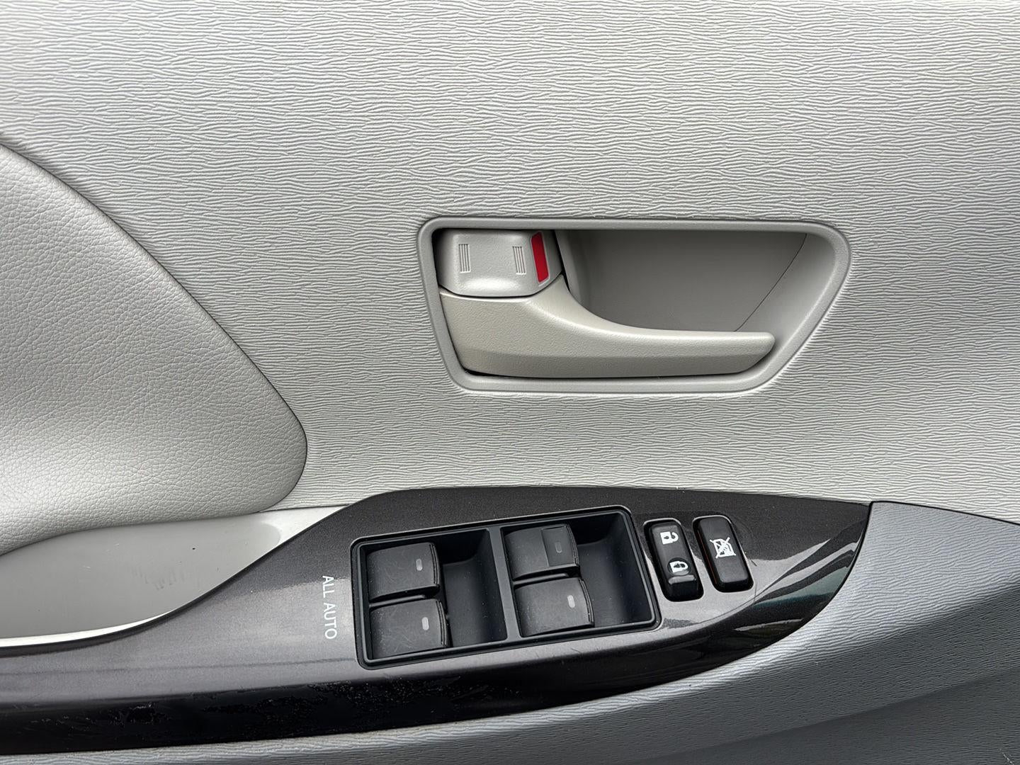 2011 Toyota Sienna LE AAS