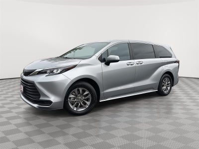 2025 Toyota Sienna LE