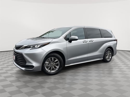 2025 Toyota Sienna LE