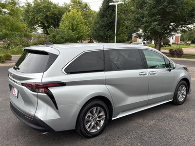 2025 Toyota Sienna LE