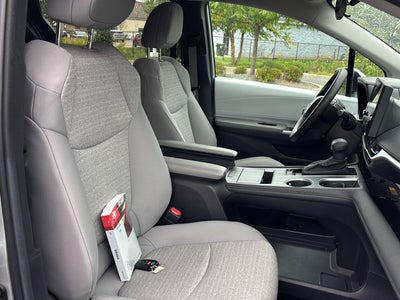 2025 Toyota Sienna LE