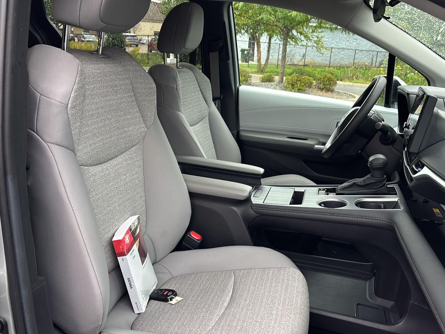2025 Toyota Sienna LE