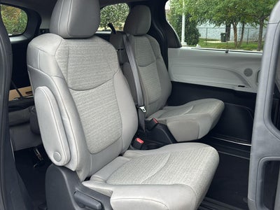 2025 Toyota Sienna LE