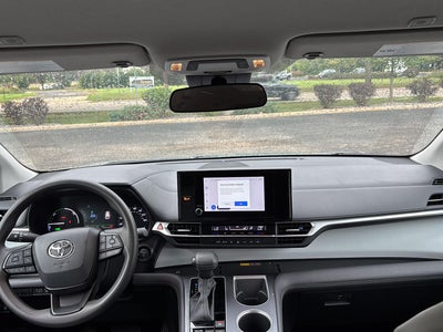 2025 Toyota Sienna LE