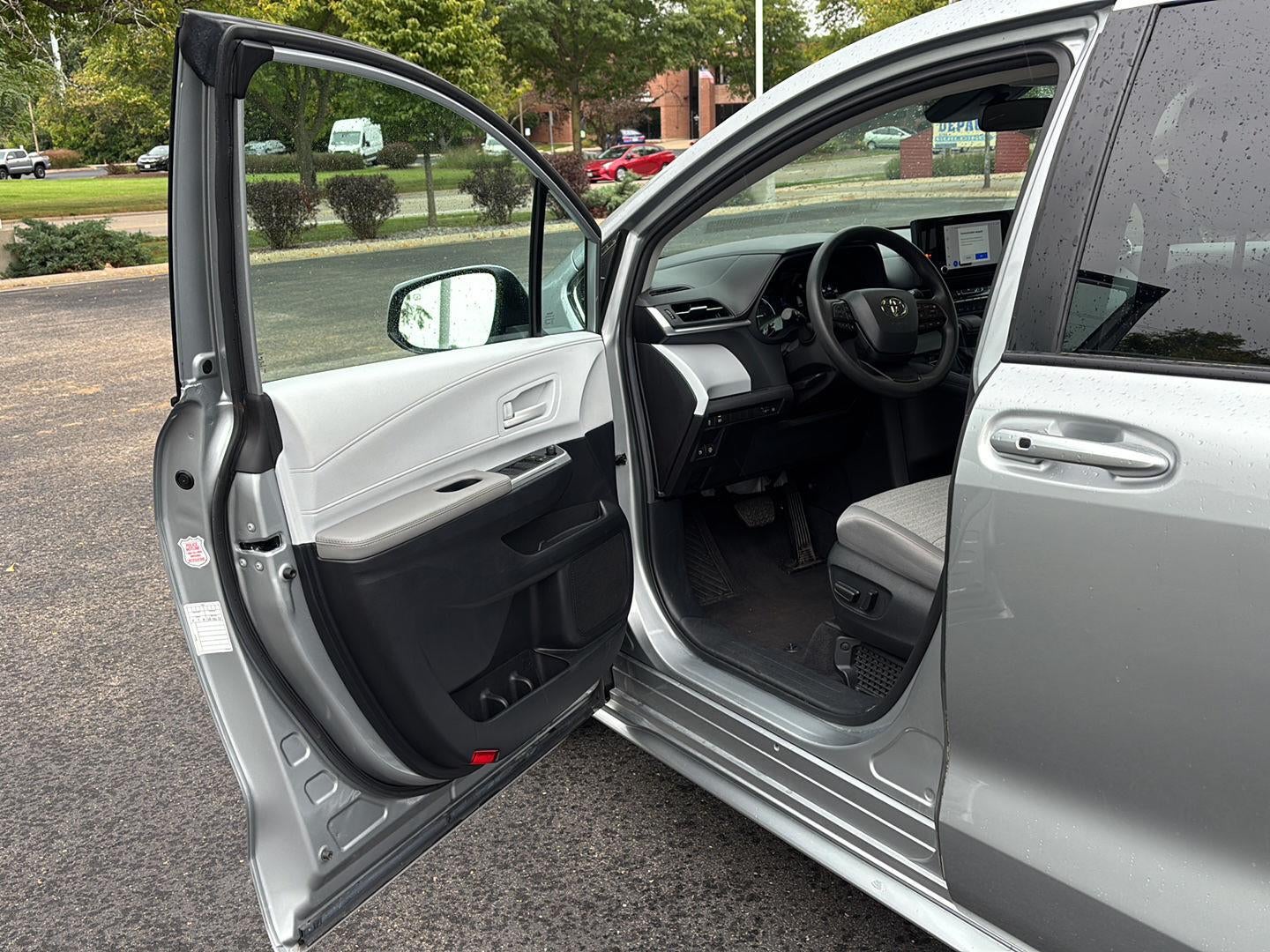 2025 Toyota Sienna LE