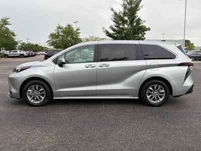 2025 Toyota Sienna LE