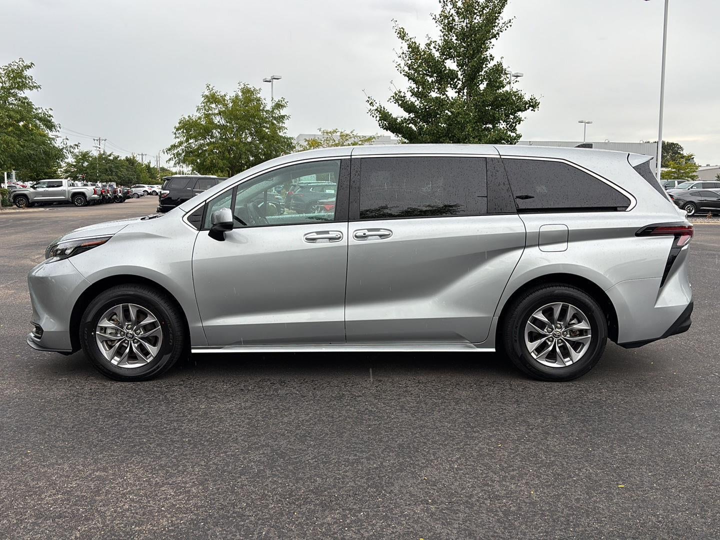 2025 Toyota Sienna LE