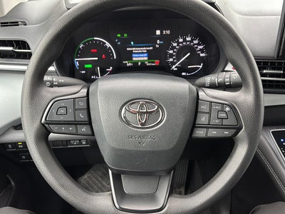 2025 Toyota Sienna LE