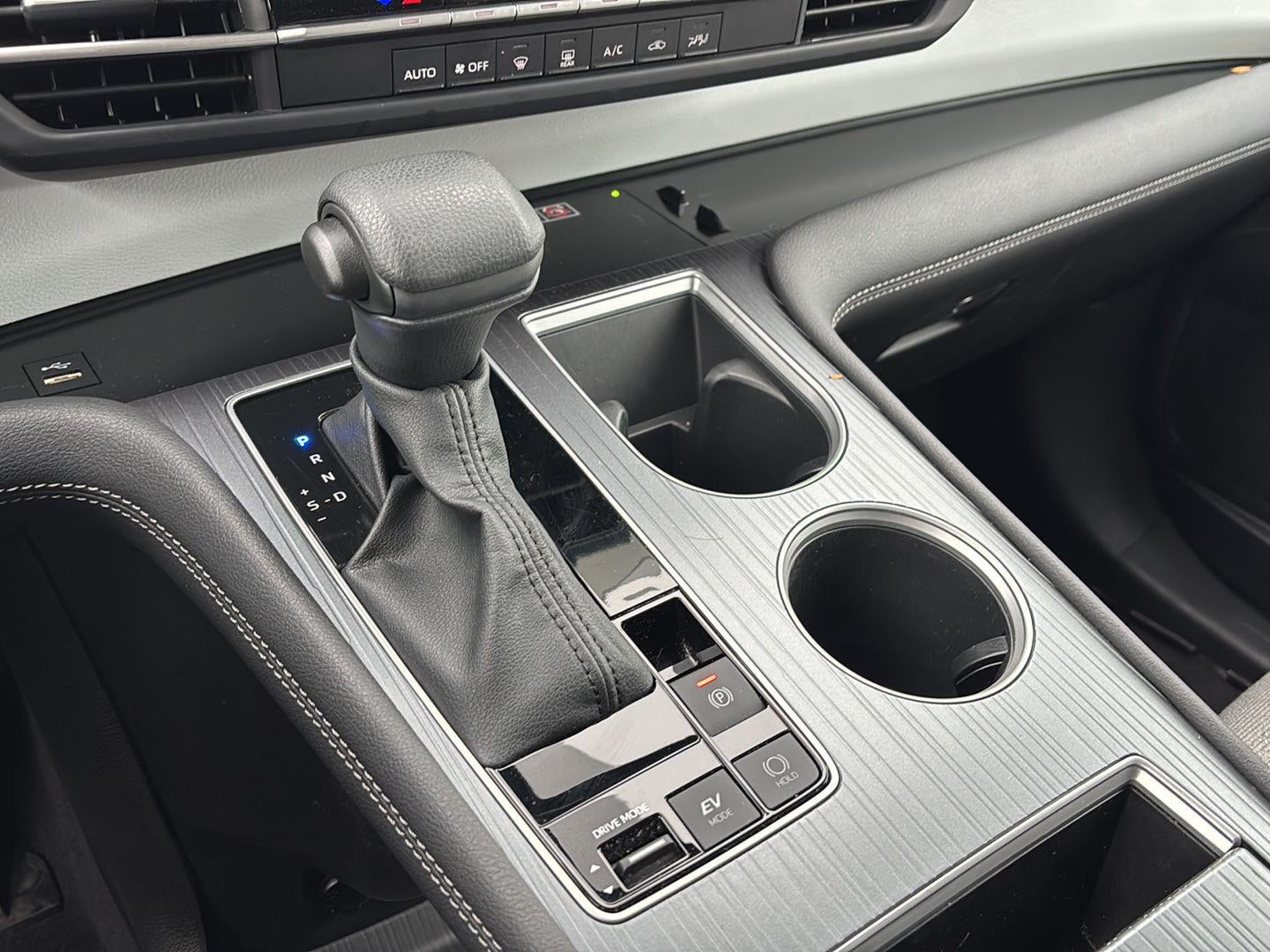 2025 Toyota Sienna LE