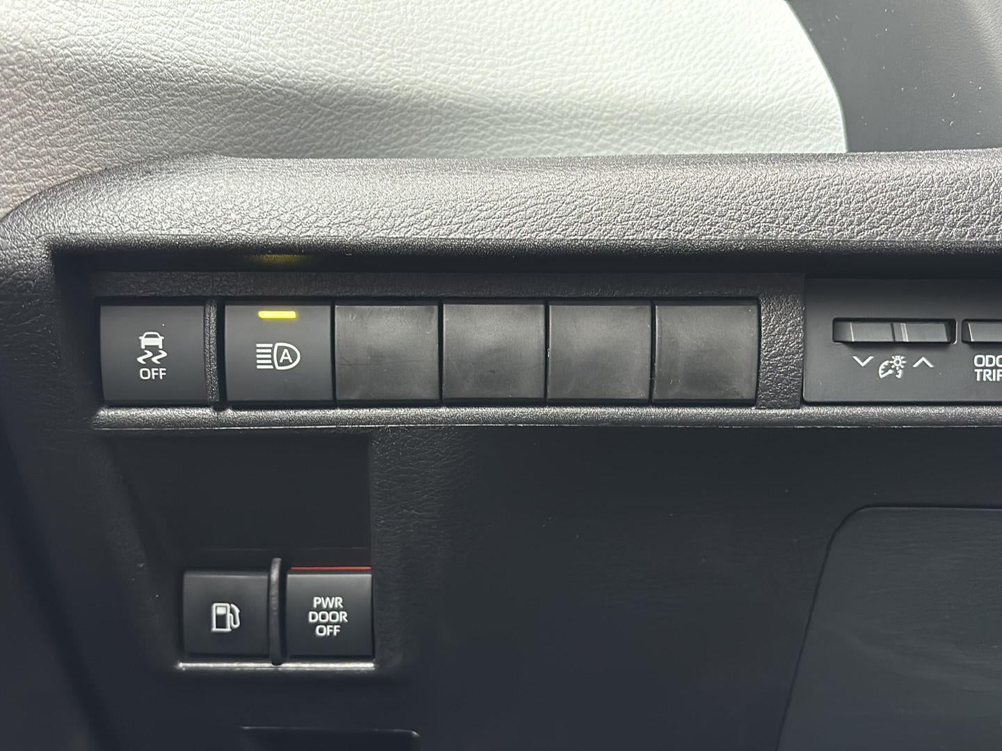 2025 Toyota Sienna LE