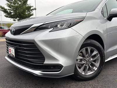 2025 Toyota Sienna LE