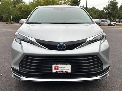 2025 Toyota Sienna LE