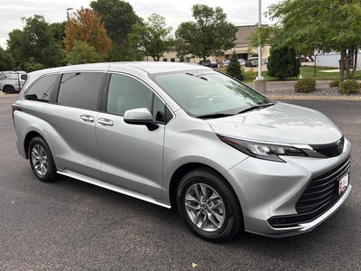 2025 Toyota Sienna LE