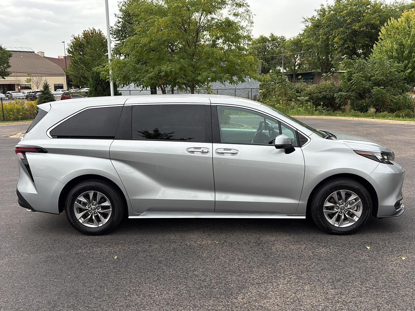 2025 Toyota Sienna LE