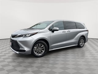 2025 Toyota Sienna LE