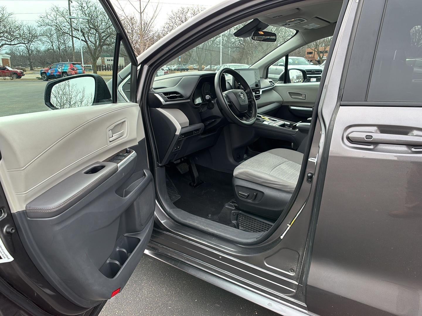 2024 Toyota Sienna LE 8-Passenger