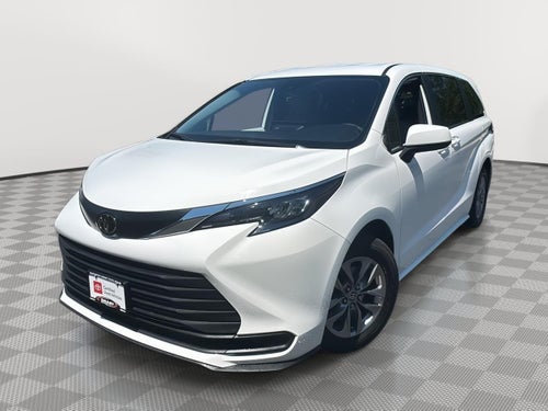 2026 Toyota SIENNA LE