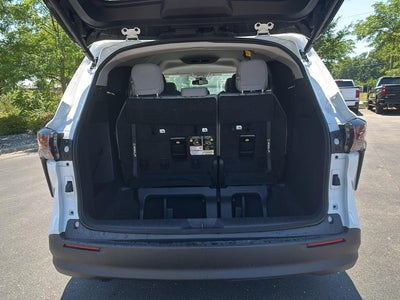 2026 Toyota SIENNA LE