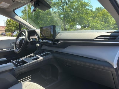 2026 Toyota SIENNA LE