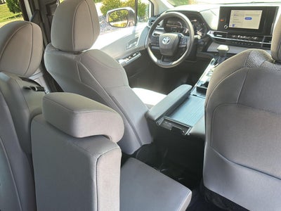 2026 Toyota SIENNA LE
