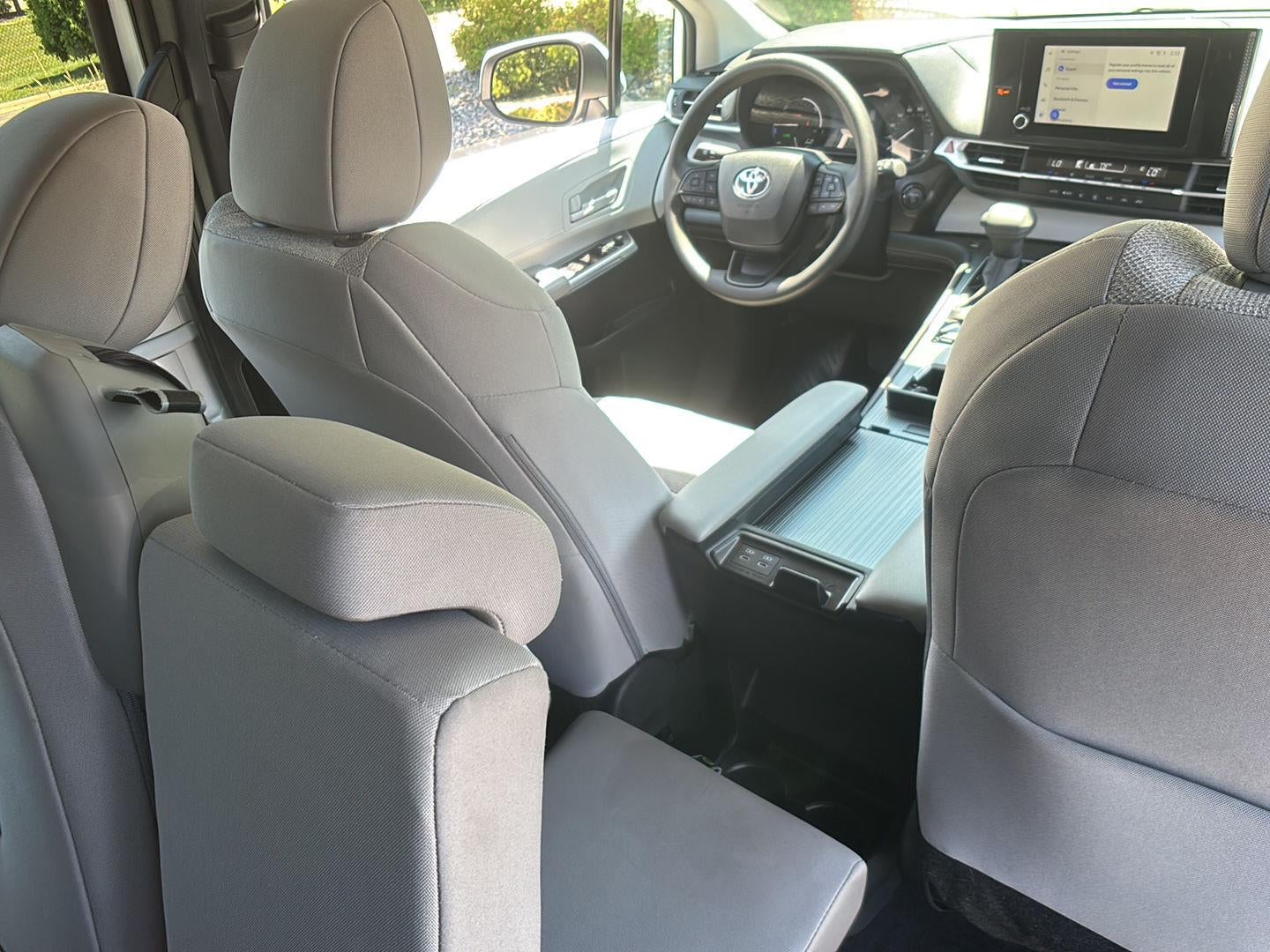2026 Toyota SIENNA LE