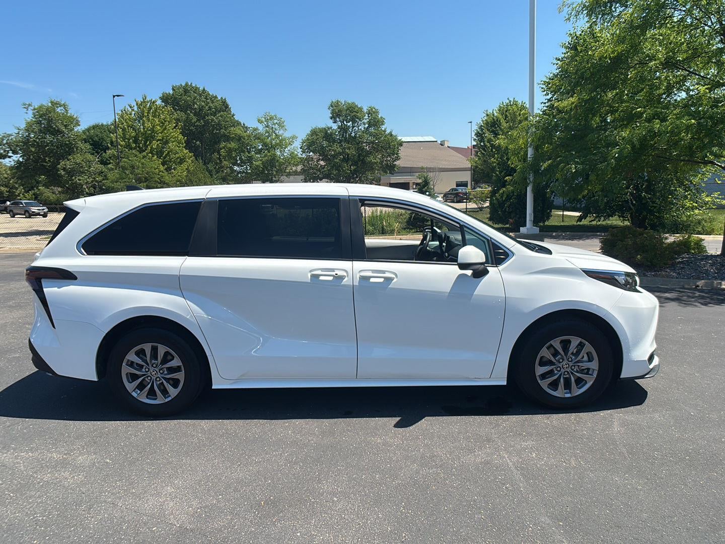 2026 Toyota SIENNA LE