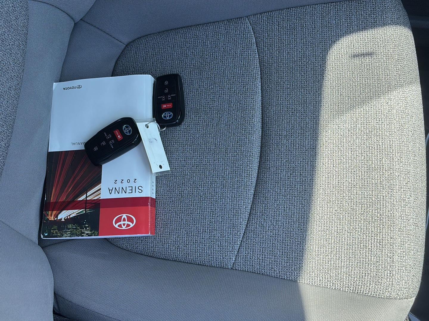 2022 Toyota Sienna LE