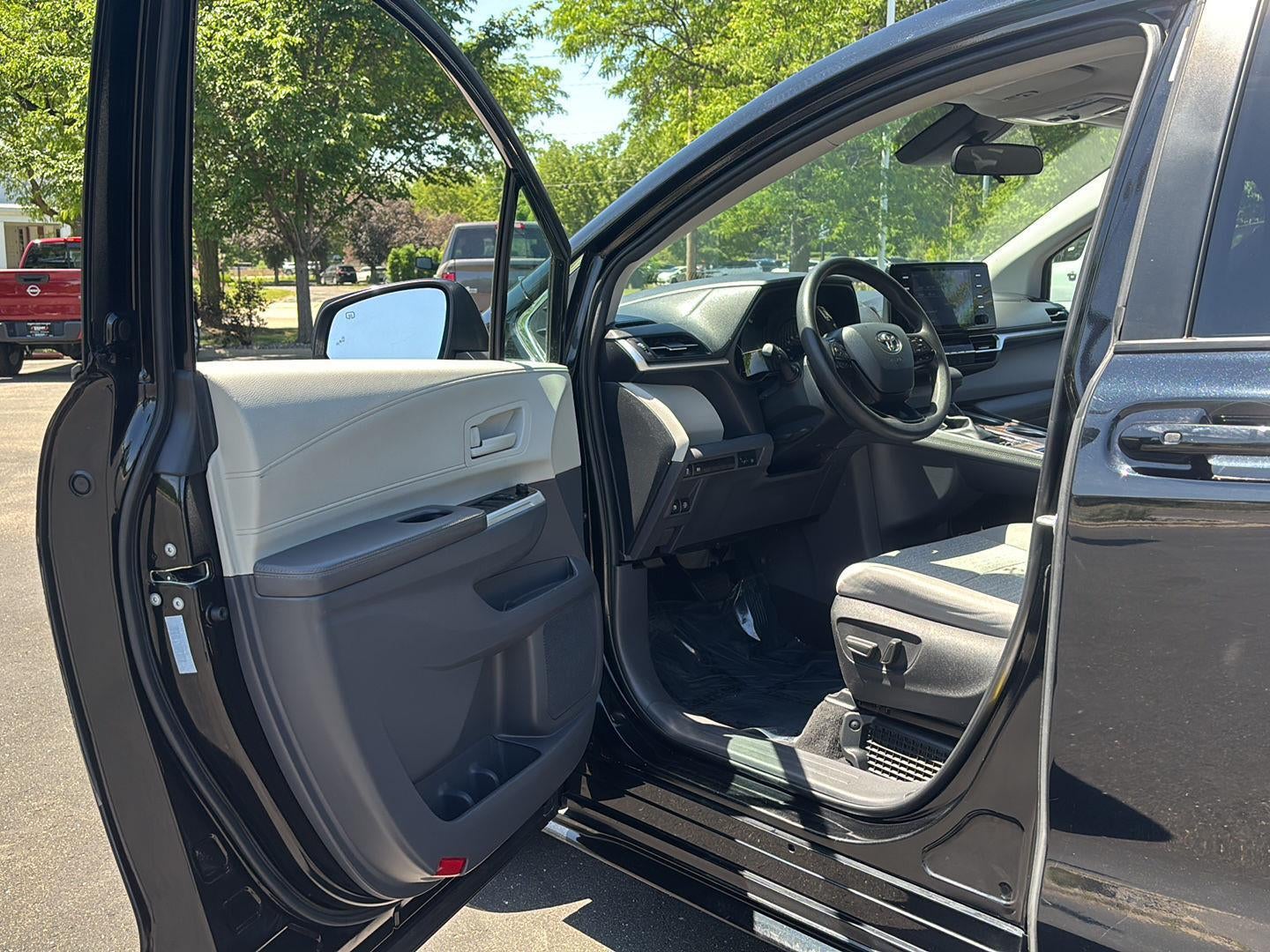 2022 Toyota Sienna LE