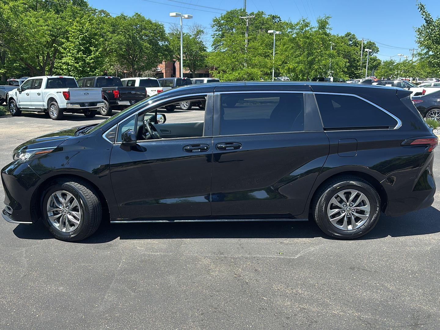 2022 Toyota Sienna LE