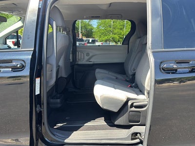 2022 Toyota Sienna LE