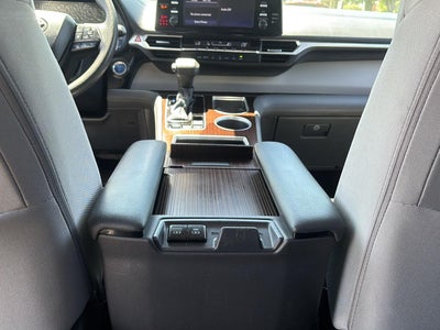 2022 Toyota Sienna LE