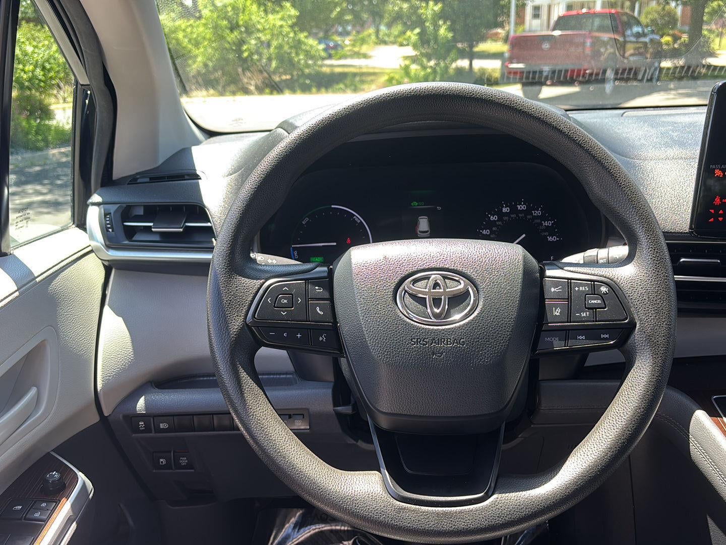2022 Toyota Sienna LE