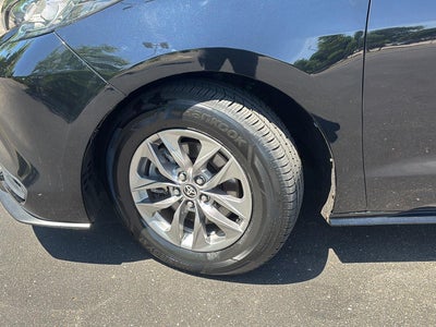 2022 Toyota Sienna LE