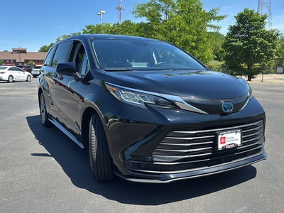 2022 Toyota Sienna LE