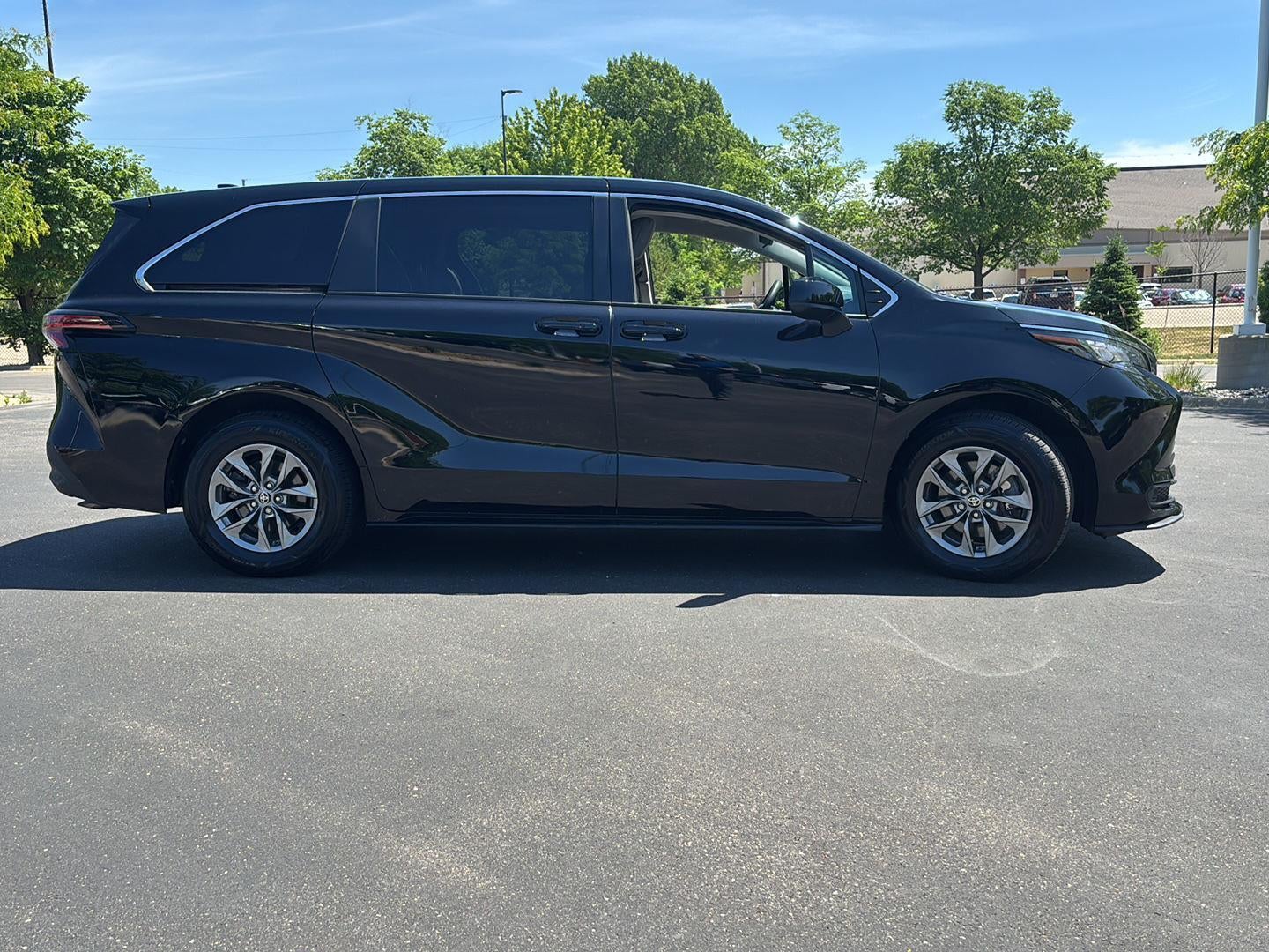 2022 Toyota Sienna LE