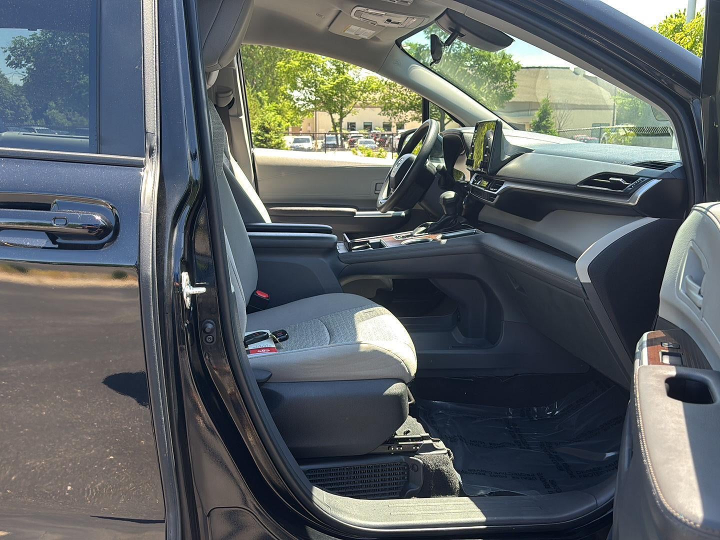 2022 Toyota Sienna LE