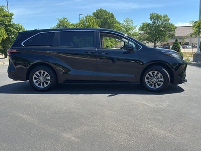 2022 Toyota Sienna LE