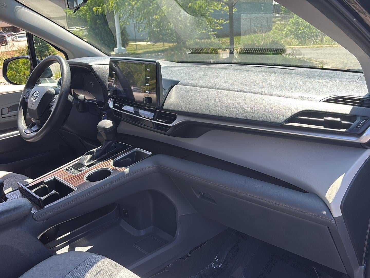2022 Toyota Sienna LE
