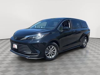 2022 Toyota Sienna LE