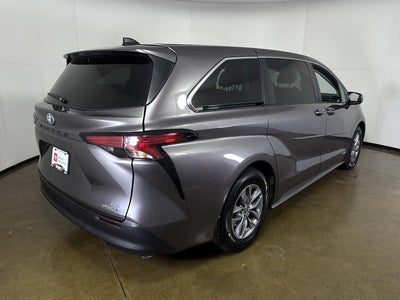 2021 Toyota Sienna LE