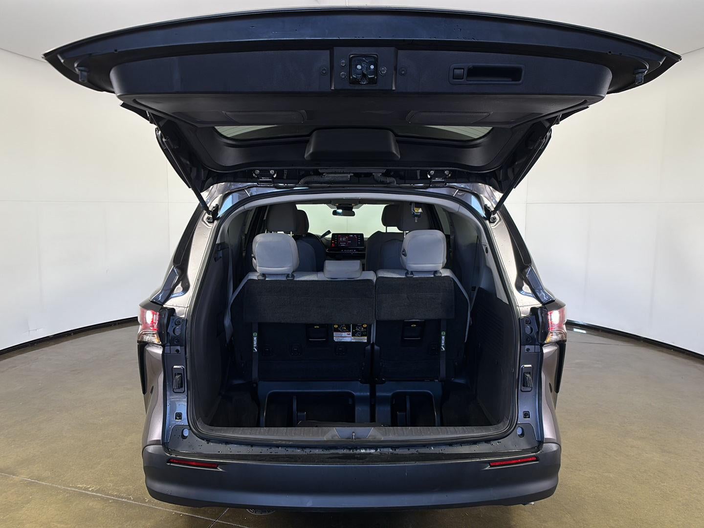 2021 Toyota Sienna LE