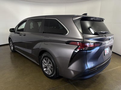 2021 Toyota Sienna LE