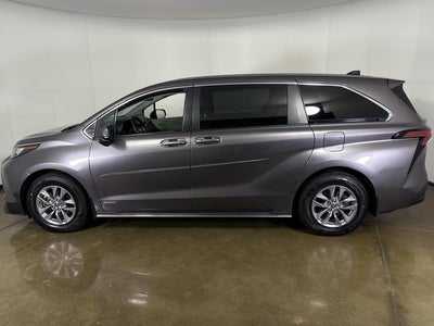 2021 Toyota Sienna LE