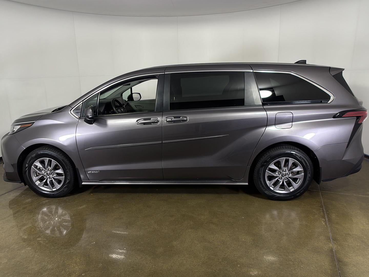 2021 Toyota Sienna LE