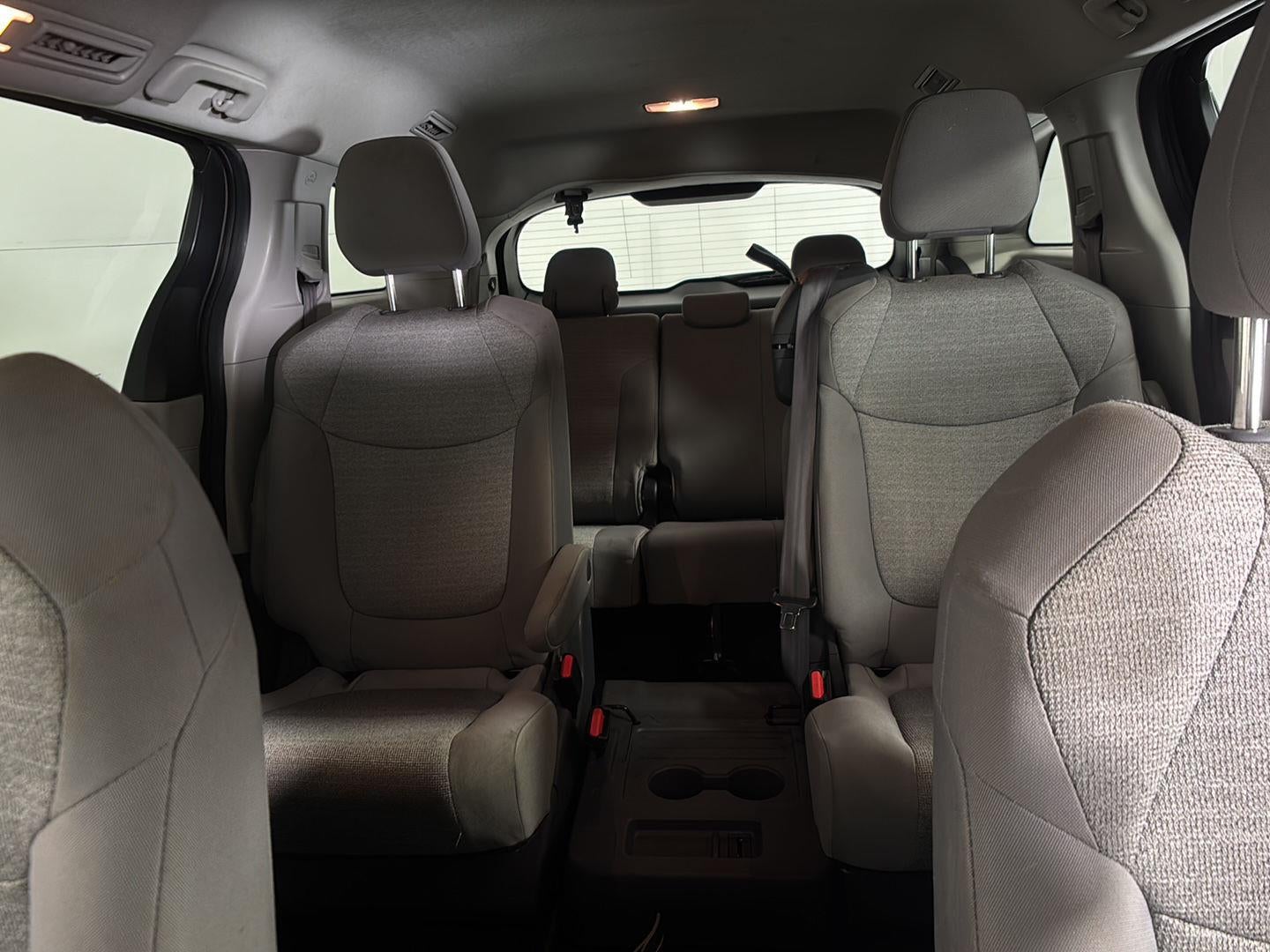 2021 Toyota Sienna LE