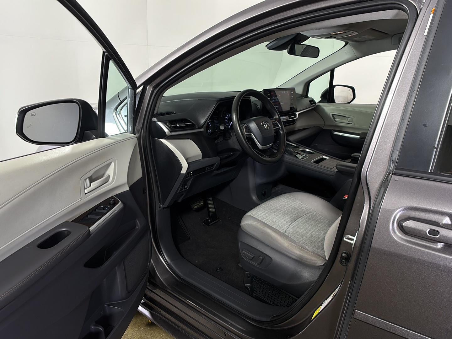 2021 Toyota Sienna LE