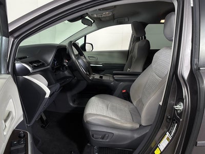 2021 Toyota Sienna LE