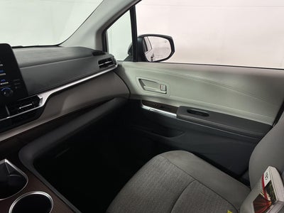 2021 Toyota Sienna LE